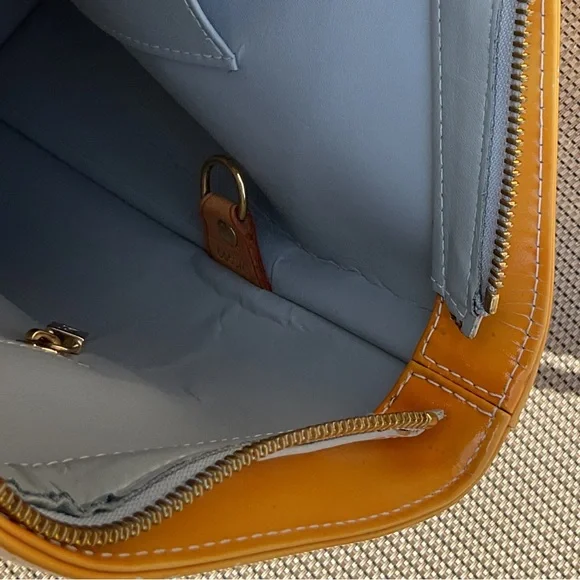 ⭐️SALE⭐️Louis Vuitton, Vernies, Houston, Elegant Yellow Leather Tote Bag - Picture 10 of 14